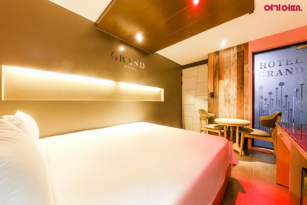 Goodstay Grand Motel Чхунчхон Экстерьер фото